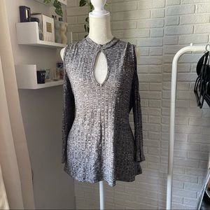 Key Hole Cold Shoulder Top